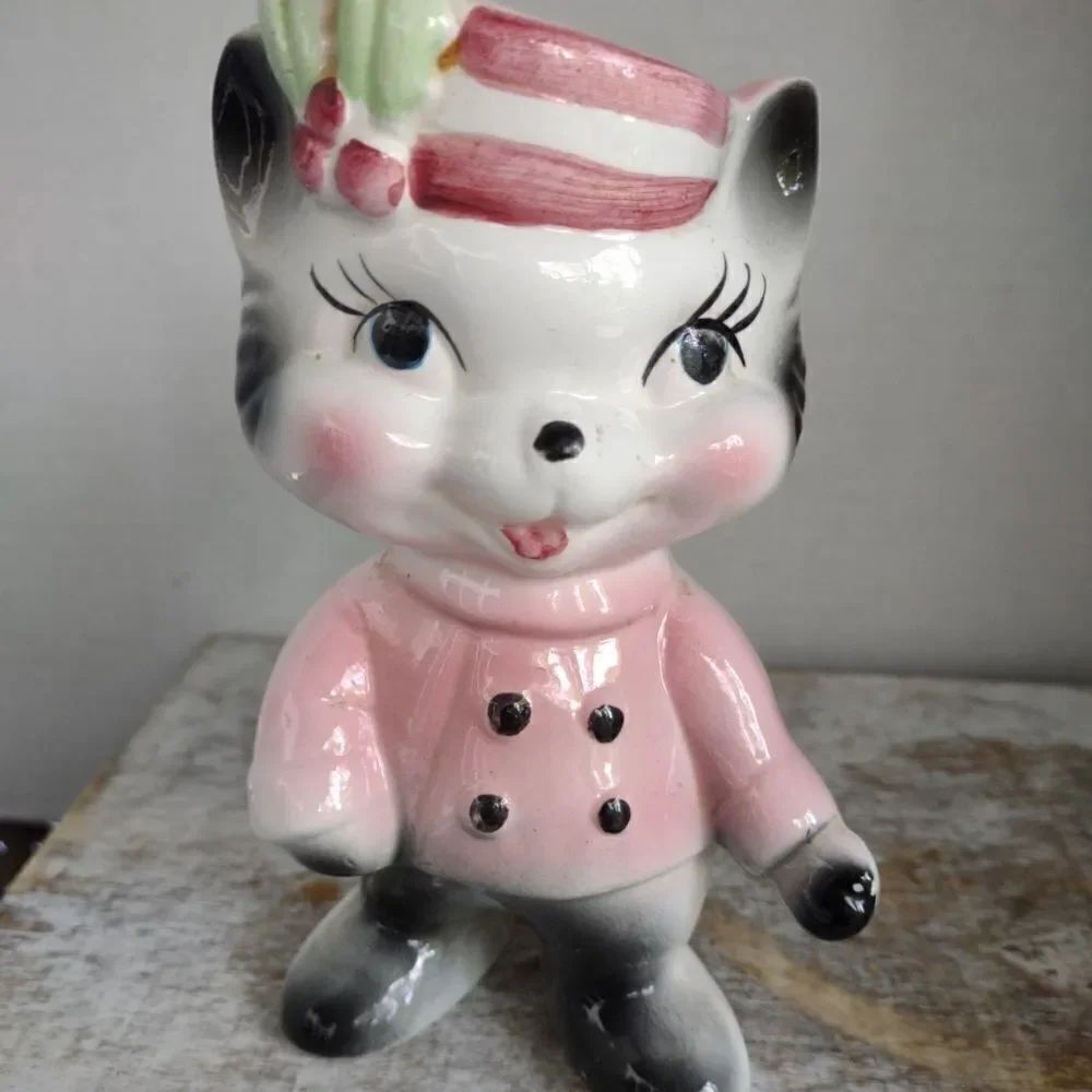 👍 Anthropomorphic Vintage Japan Ceramic Kitty Cat Figurine. C3